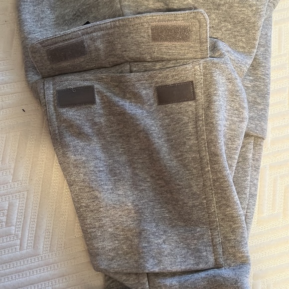 NWT Gray Adidas sweatpant with two front cargo pockets. - Picture 4 of 4